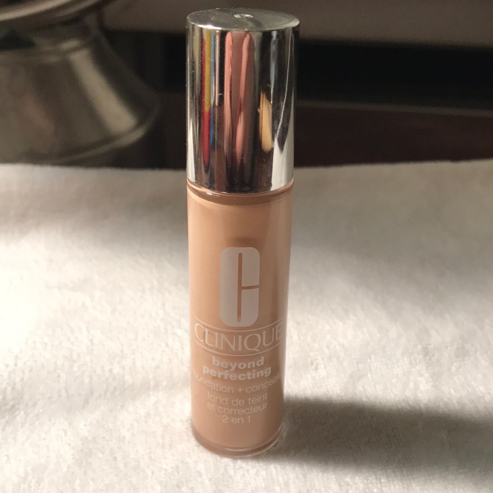 Clinique Foundation and Concealer 2 in 1 Alabaster